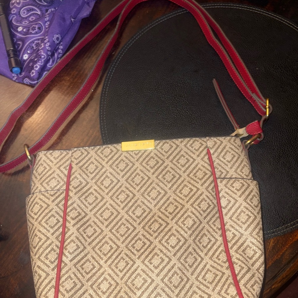 Liz Claiborne Cream and Red Crossbody Bag with Geometric Pattern